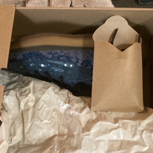 Yeezy Boost 380 - Picture 10 of 10